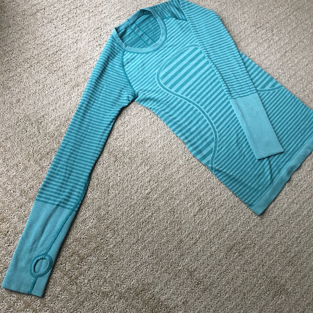 Green lululemon long sleeve shirt
